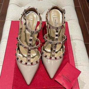 Woman’s Valentino Garavani Rockstud pumps in patent leather